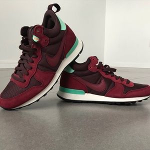 Nike Women Internationalist Mid Mahogany
